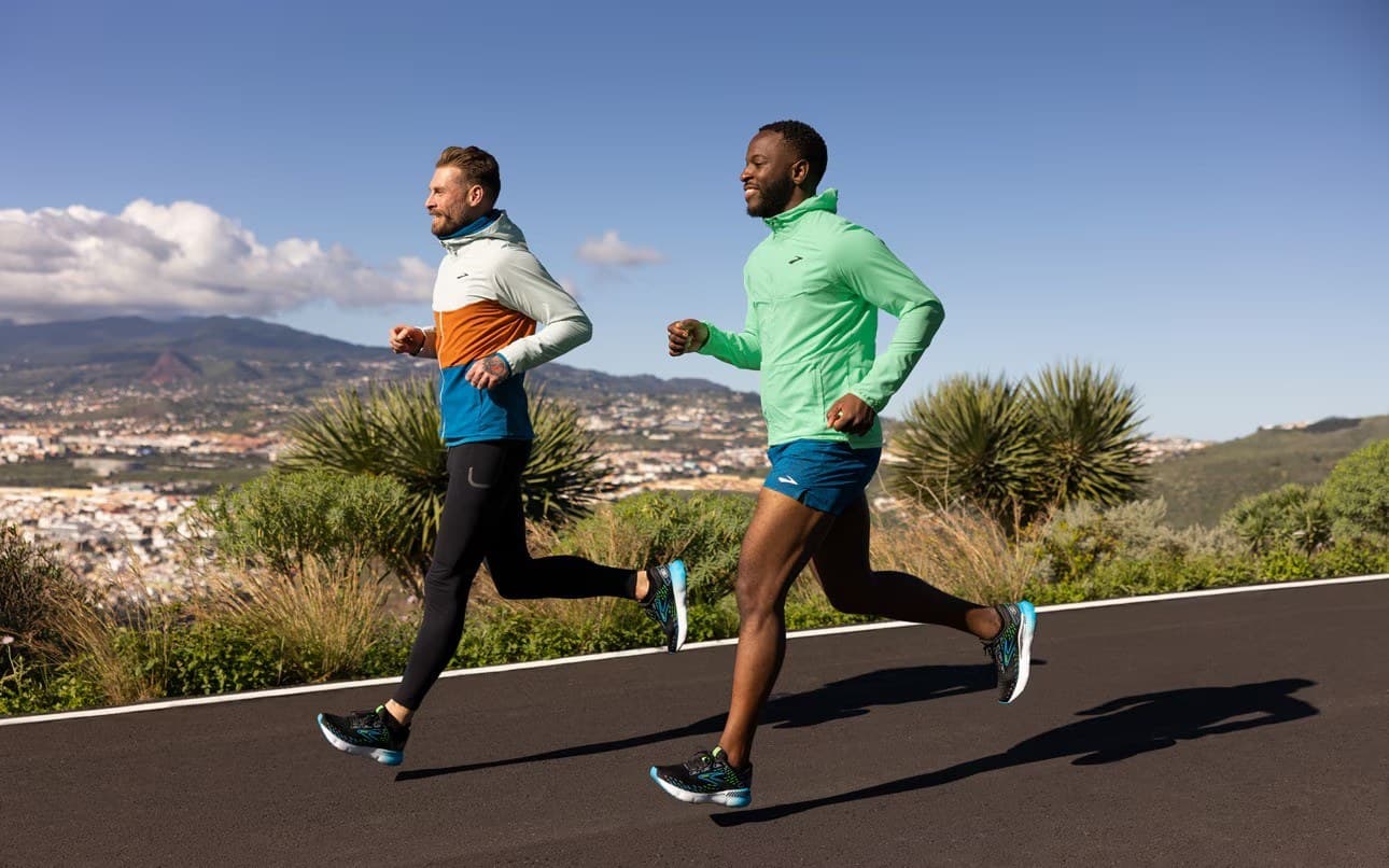 Runner holding the side of the knee — IT band syndrome