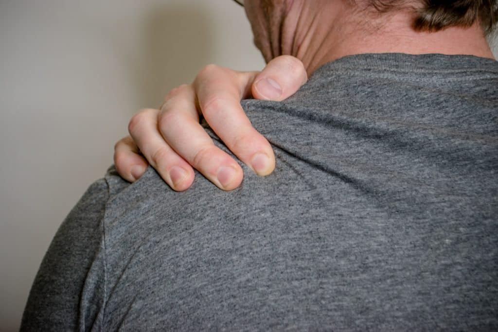 Shoulder pain, person holding sore shoulder, move physiotherapy, move physiotherapy and fitness, shoulder pain, rehab, rehabilitation, exercise, clinical pilates